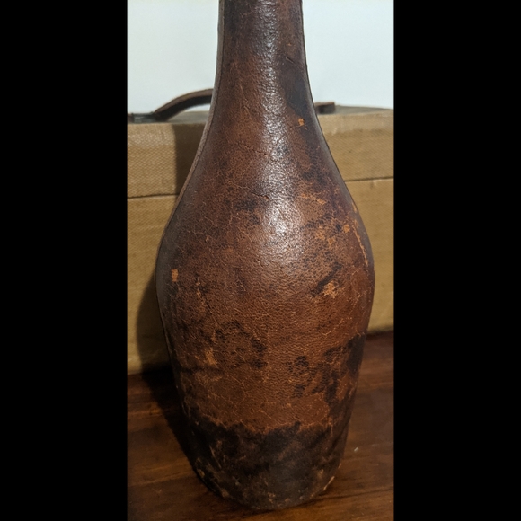 Antique Distressed Real Leather Covered Italian Whisky Decanter - Picture 5 of 12